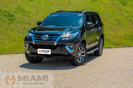 TOYOTA HILUX SW4 2.8 SRX 4X4 16V TURBO INTERCOOLER DIESEL 4P AUTOMÁTICO